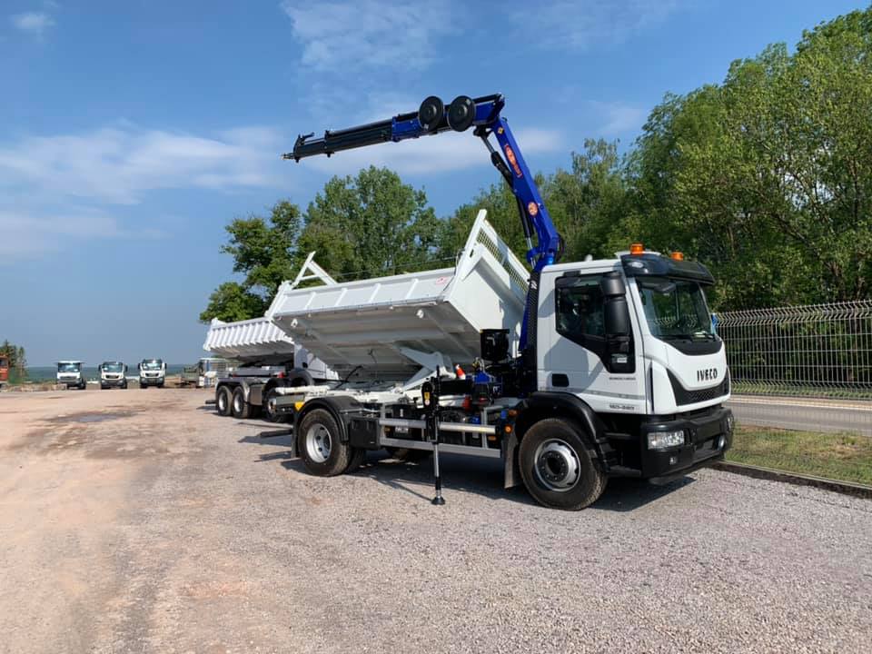 grues auxiliaires PM avec benne